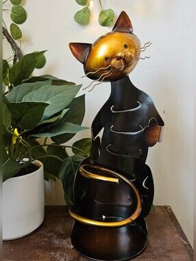 Tooarts Cat shaped copper bronze highlights nib wine bottle holder, designed as